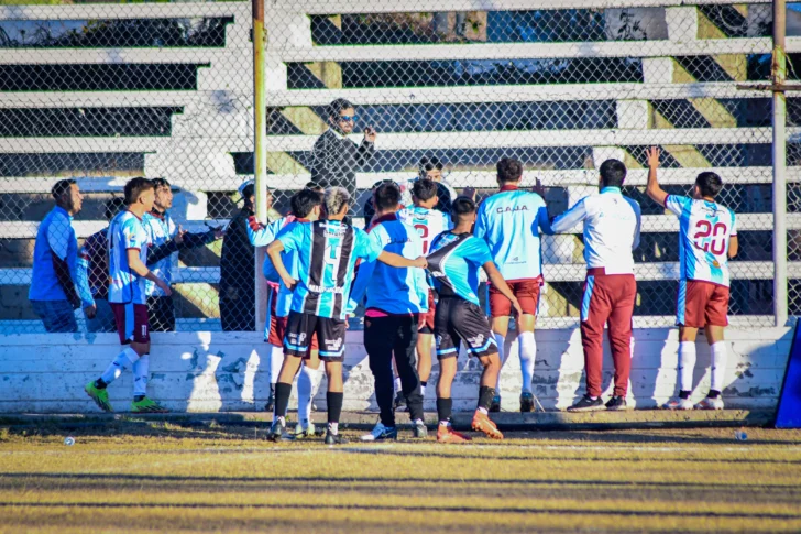 Violencia: impactantes fotos del partido entre Marquesado y Alianza