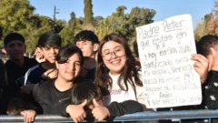 Mirá quiénes fueron al Parque de Mayo a vivir el furor por Peter Regalos