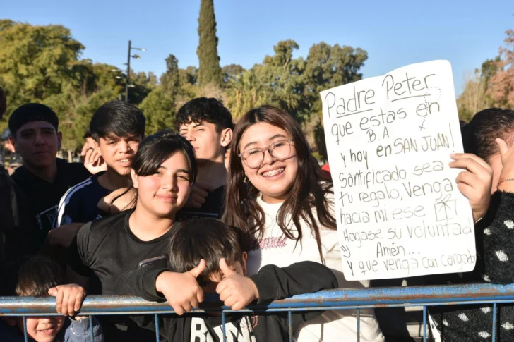 Mirá quiénes fueron al Parque de Mayo a vivir el furor por Peter Regalos