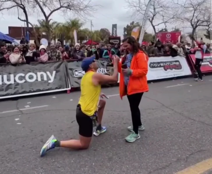 Sorpresa y emoción: le pidió casamiento a su novia tras correr la Maratón Internacional de San Juan
