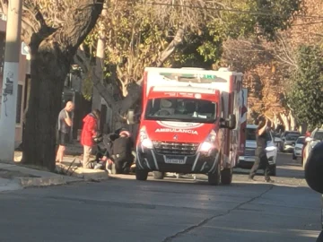 Un motociclista fue hospitalizado tras fuerte choque en Capital