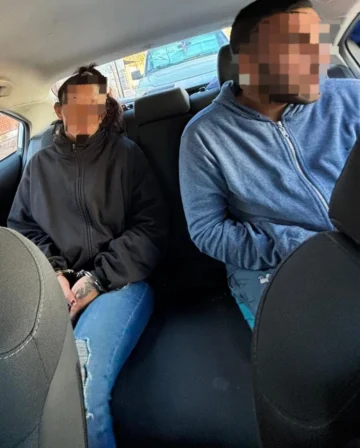 Una pareja fue detenida tras robar una rueda de auxilio y otros objetos