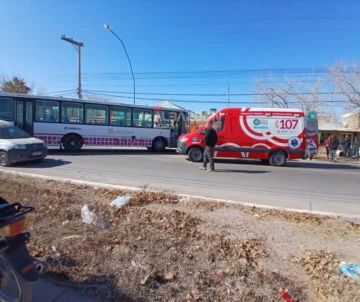 Violento choque entre colectivo de la Red Tulum y un auto