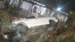 Una camioneta se despistó y cayó a un zanjón en Rawson