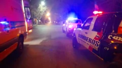 Violento choque en Pocito: Una motociclista impactó contra un árbol