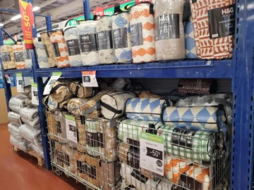 Outlet de frazadas y acolchados en supermercados de San Juan con 50% y 60% de descuento