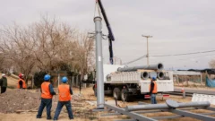 Ruta solar en marcha: comenzaron a montar las megaestructuras en Circunvalación