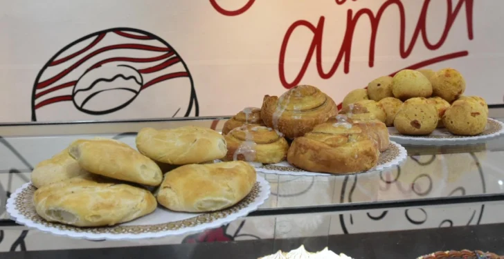 ¿Se acaba el reinado de la semita? Chipá y roll de canela pisan fuerte en San Juan