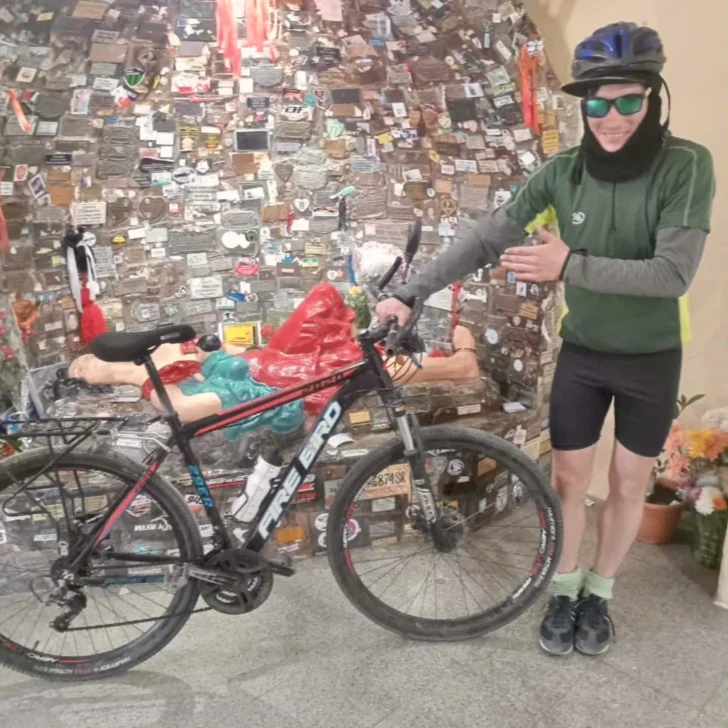 Pedaleó más de 400 km. para cumplir una promesa a Difunta Correa