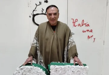 Sacrificio y dedicación: quién es Manuel Cardozo, el profesor “de la bicicleta” que se jubiló y se hizo viral