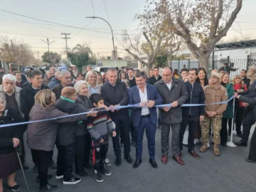 El barrio FOEVA, con nuevo pavimento: Orrego participó de la esperada inauguración