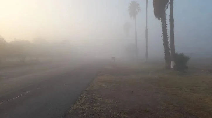 La neblina sorprendió en el arranque del domingo en San Juan