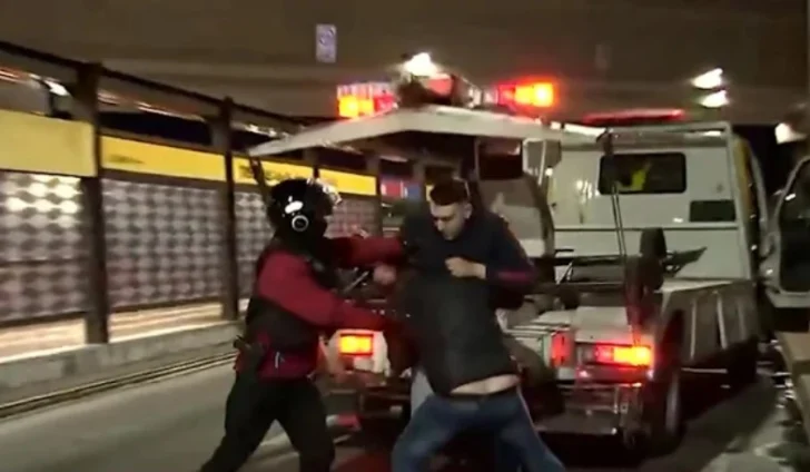 Piñas van…: control de alcoholemia terminó en una brutal pelea