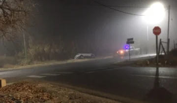 Susto en Pocito: perdió el control de su auto y cayó al canal