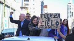 Atacaron a Javier Milei, Karina y Espert durante una caravana en Lomas de Zamora