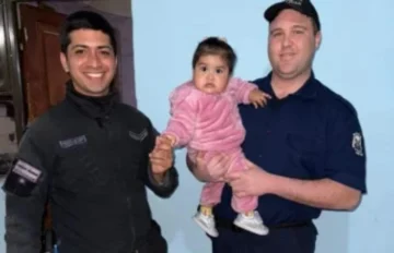 Dos policías le salvaron la vida a una bebé de 9 meses en Albardón
