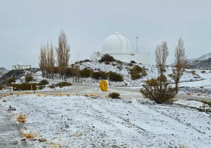 El temporal de Santa Rosa cubrió de blanco al CASLEO
