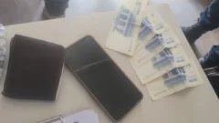 Intentó sobornar a la Policía con dinero y ladrillos de construcción