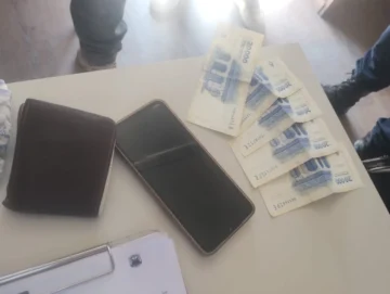 Intentó sobornar a la Policía con dinero y ladrillos de construcción