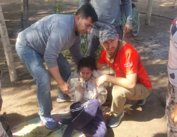 Rescate heroico en Caucete: policías salvaron la vida de una mujer en un incendio