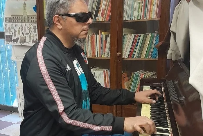 Un taller que suena a inclusión: música para personas con baja visión en San Juan