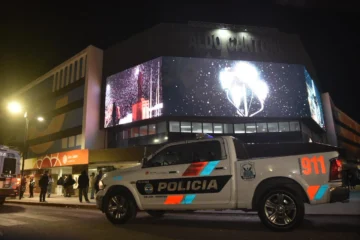 Descartaron amenaza de bomba y los fans ingresaron a ver el show de Lali