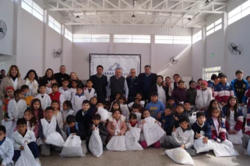 Día del Niño: Caleras San Juan sorprendió con regalos a 3 escuelas