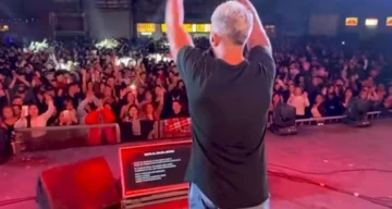 Video: un cantante de cuarteto sufrió un violento accidente en pleno show