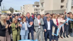 La emoción, llave en mano: entregaron las 260 viviendas del barrio Los Molinos