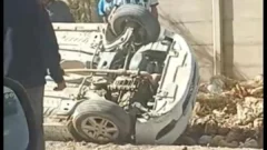 Violento vuelco en La Bebida: un auto cayó a un canal