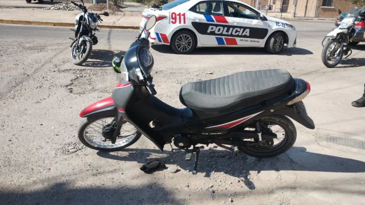 Cayó un hombre tras ingresar a un consorcio y huir en moto