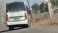 Un colectivo de la Red Tulum perdió una rueda mientras circulaba