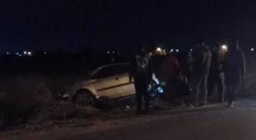 Perdió el control de su auto y terminó en un canal en Pocito
