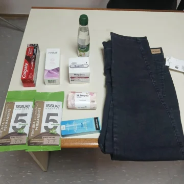 La atraparon robando cremas, tinturas y gel íntimo en un hipermercado sanjuanino