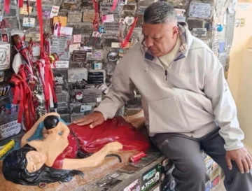 Con su familia, Chiqui Tapia renovó su fe en la Difunta Correa