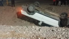 Perdió el control de su auto y cayó a un zanjón en Pocito