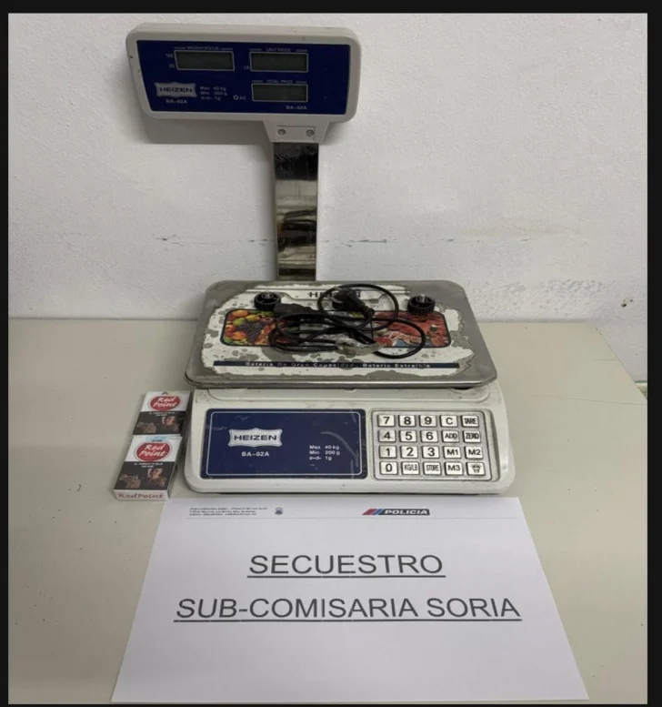 Robaron en un comercio de Sarmiento y escondieron el botín en un descampado