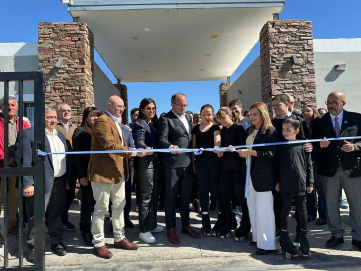Miodowsky inauguró el cierre perimetral del polideportivo del Parque de Rivadavia