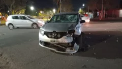 Violento choque en Capital: un motociclista terminó herido