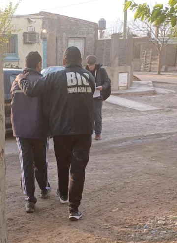 Detuvieron a “El Canilla Páez” en Rivadavia por robo de prendas de vestir