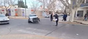 Tremendo choque en Capital dejó un automovilista herido