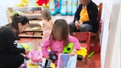 Terrible: hallaron a 3 hermanitas que llevaban varios días solas en una casa