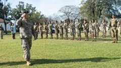 Se viene la “Tarjeta Soldado”: qué beneficios tendrían los militares
