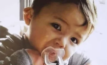 Un bebé de 18 meses fue torturado y asesinado: su mamá irá a juicio
