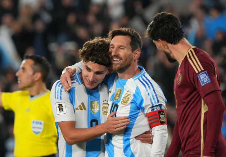 Argentina ganó 3 a 0 a Venezuela en el último partido oficial de Messi