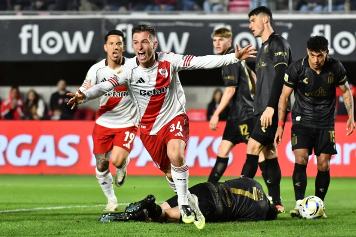 River le ganó a Estudiantes y es líder de su zona