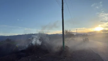 Bomberos Voluntarios de Jáchal sofocaron un foco de incendio en plena calle