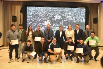 Orrego entregó certificados de capacitaciones y maquinarias