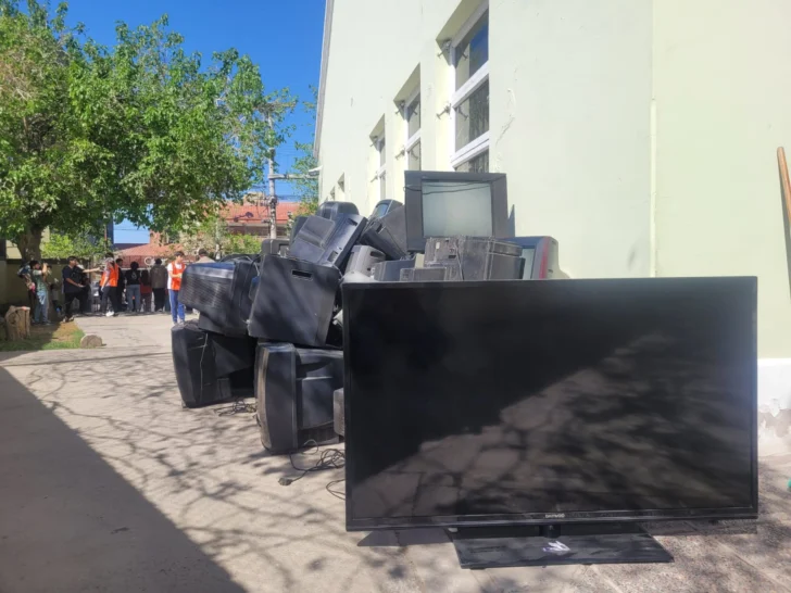 Camiones repletos de residuos tecnológicos: así fue la campaña del Colegio Central en San Juan