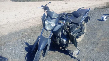 Una moto atropelló a una mujer que cruzaba la ruta en Sarmiento